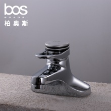 面盆雙聯(lián)龍頭